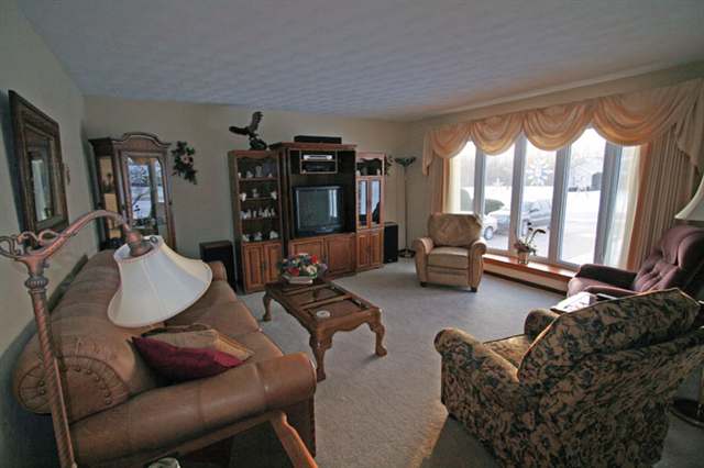 131 Legion Road Washington, IL 61571 - Photo 5 of 11 Gallery Image 5