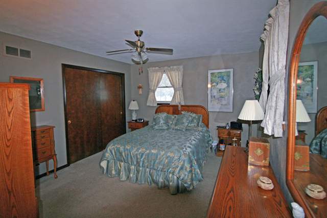 131 Legion Road Washington, IL 61571 - Photo 7 of 11 Gallery Image 7
