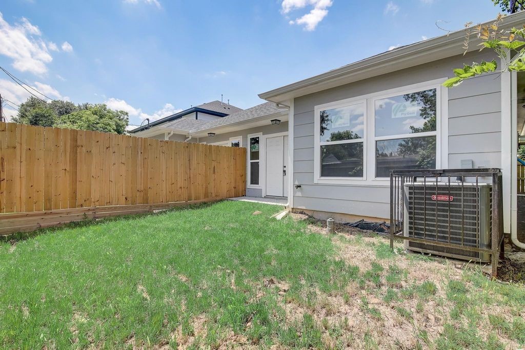 5338 Rapido Road Houston, TX 77033 - Photo 9 of 9 a backyard of a house