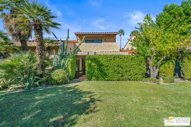 a view of a back yard with a house