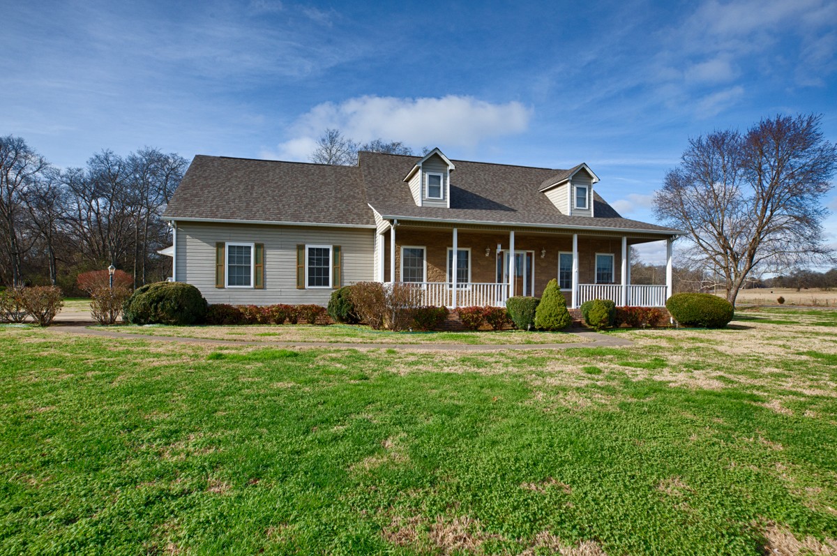 673 Molino Road Fayetteville, TN 37334 - Photo 3 of 31 a front view of a house with a garden