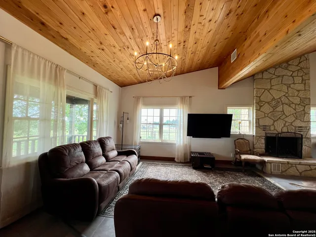 $685,000 | 545 Highgate Drive, Bandera, TX 78003