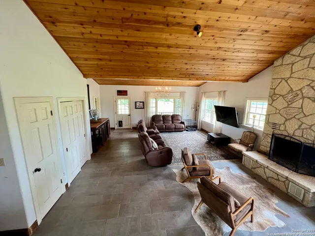 $685,000 | 545 Highgate Drive, Bandera, TX 78003