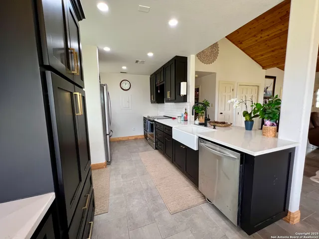 $685,000 | 545 Highgate Drive, Bandera, TX 78003