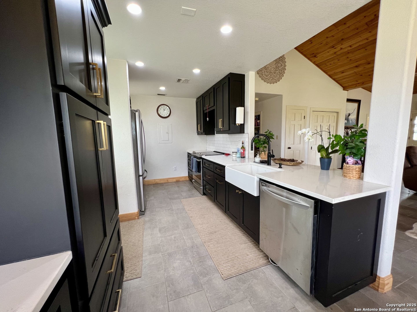 545 Highgate Drive Bandera, TX 78003 - Photo 3 of 49