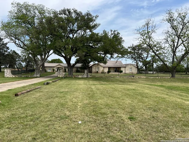 $685,000 | 545 Highgate Drive, Bandera, TX 78003
