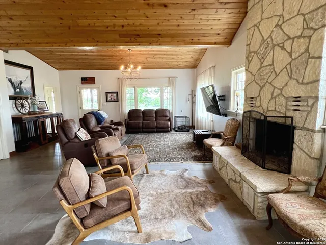 $685,000 | 545 Highgate Drive, Bandera, TX 78003