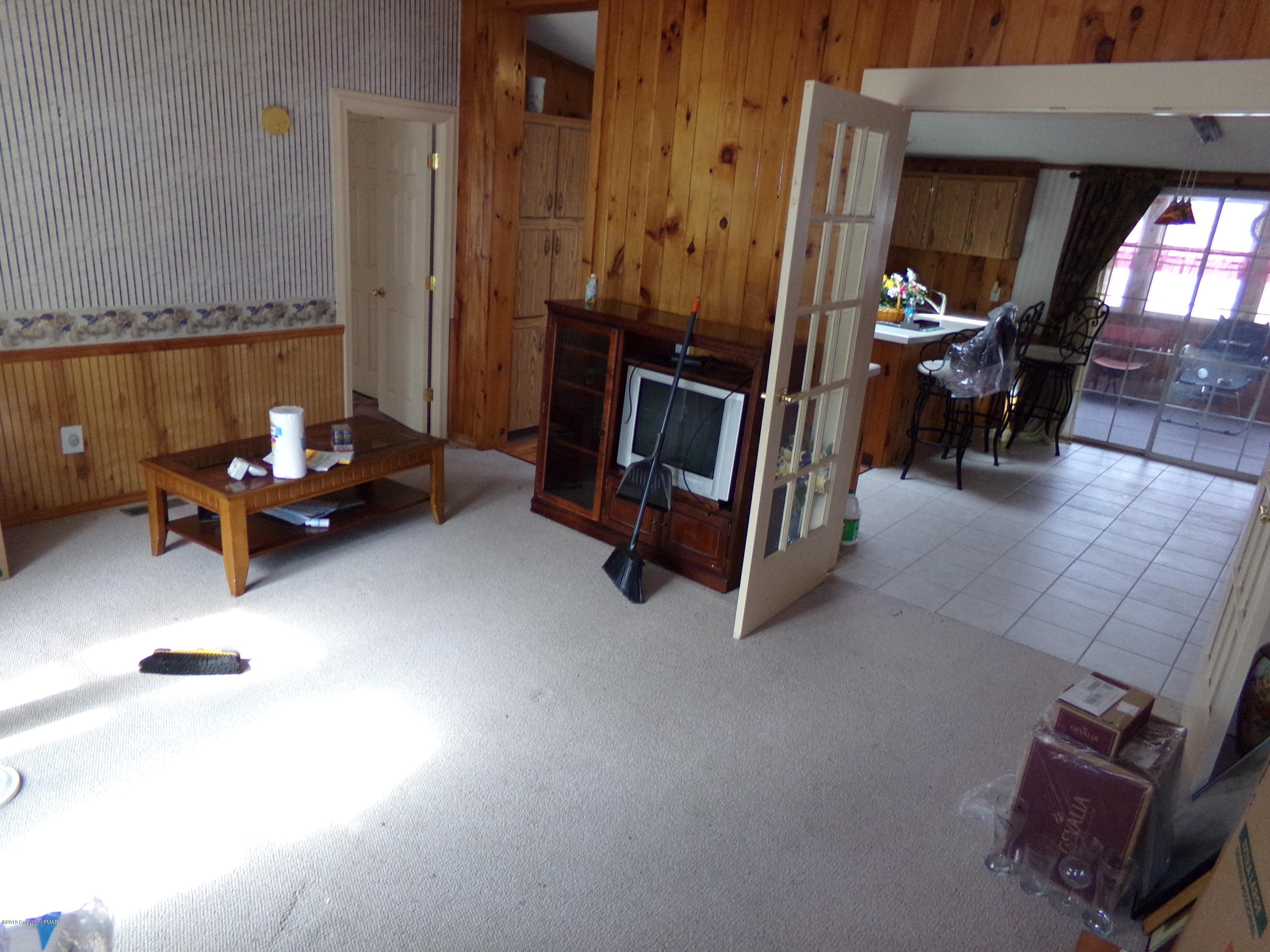 109 Chipmunk Road Bushkill, PA 18324 - Photo 11 of 30 11-Living Room