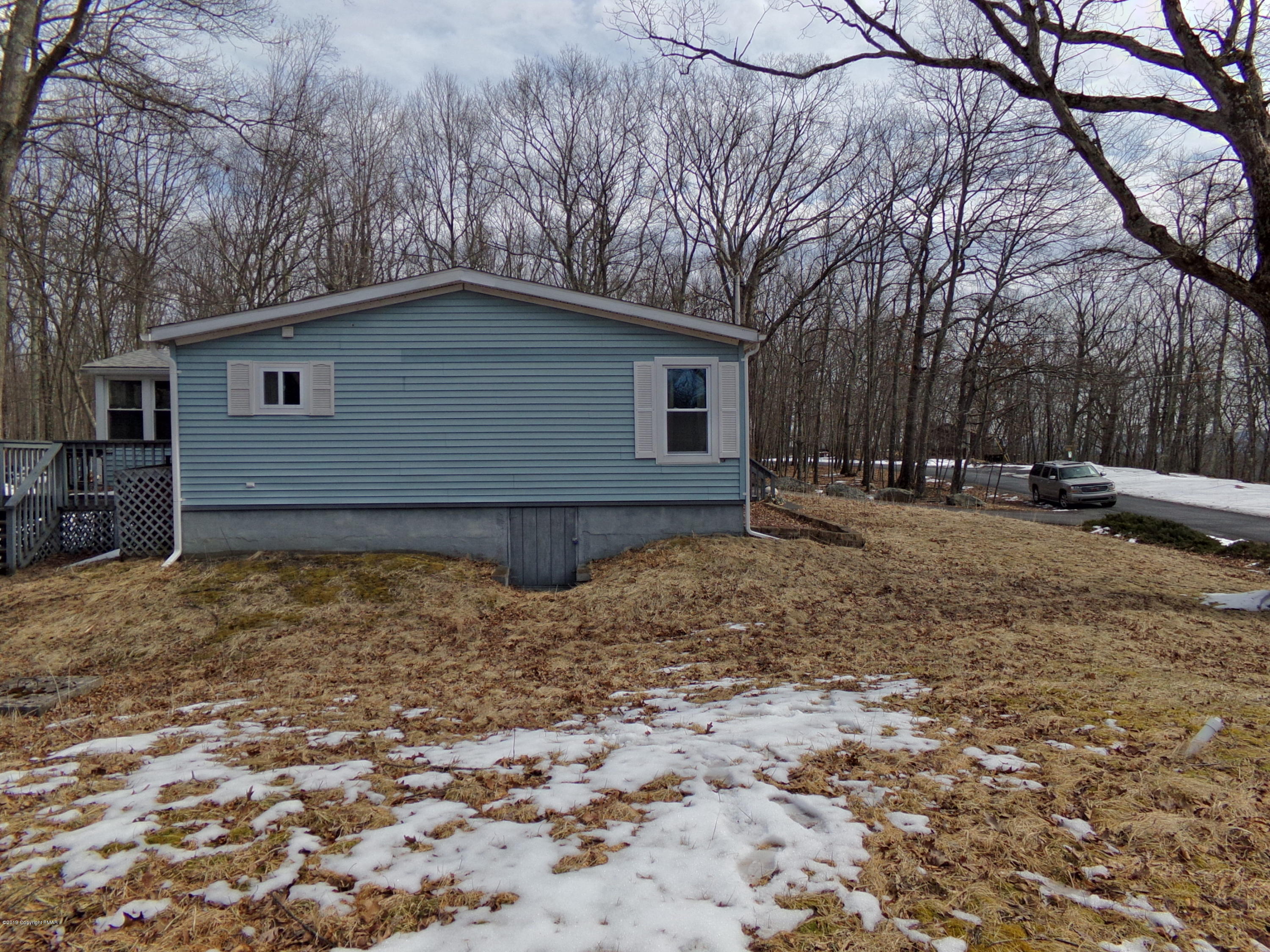 109 Chipmunk Road Bushkill, PA 18324 - Photo 3 of 30 3-Side 2