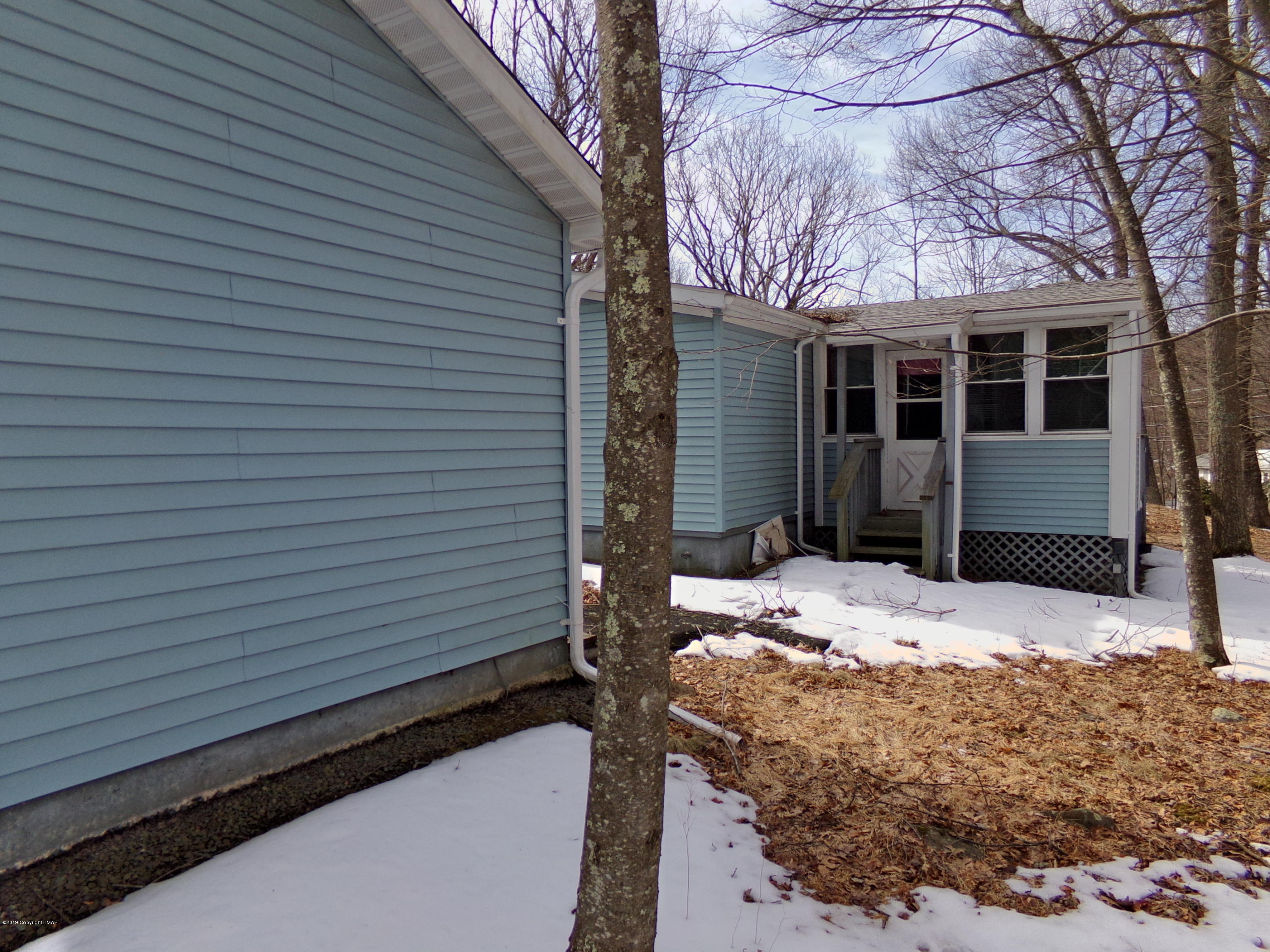 109 Chipmunk Road Bushkill, PA 18324 - Photo 7 of 30 7-Rear 2