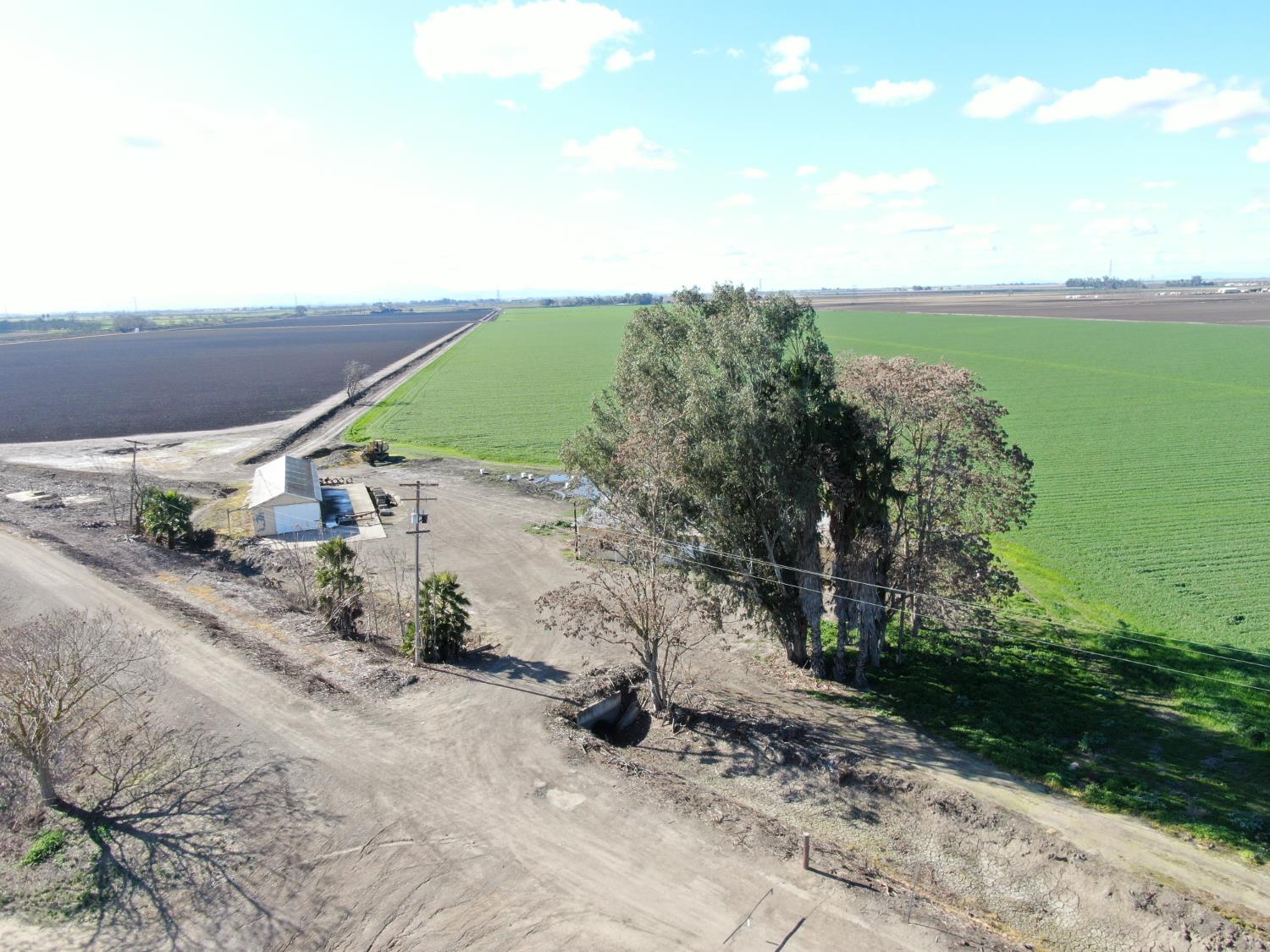 2334 South Inland Drive Stockton, CA 95206 - Photo 14 of 31 a view of a pathway with a yard