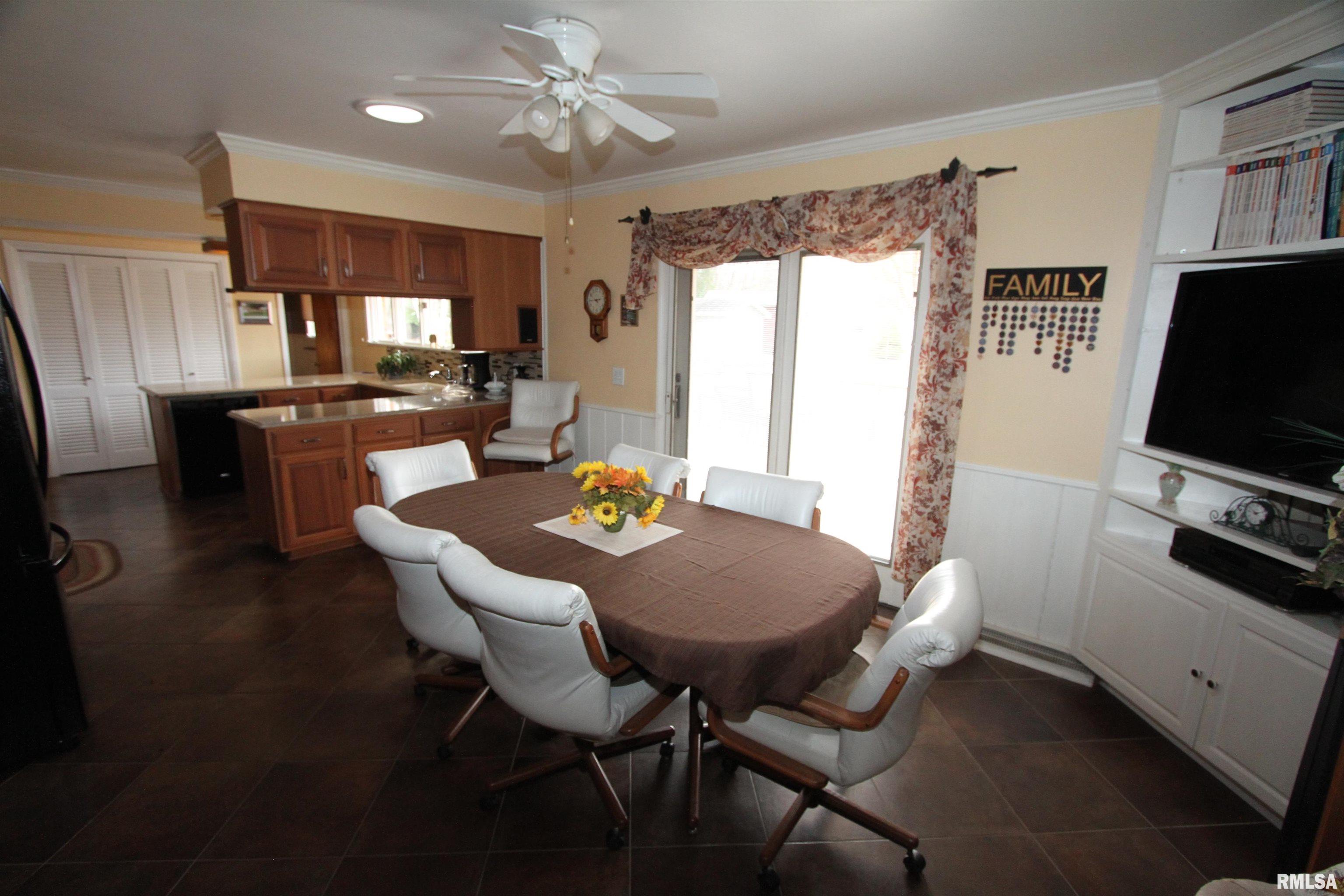 2121 South Lincoln Avenue Springfield, IL 62704 - Photo 5 of 29