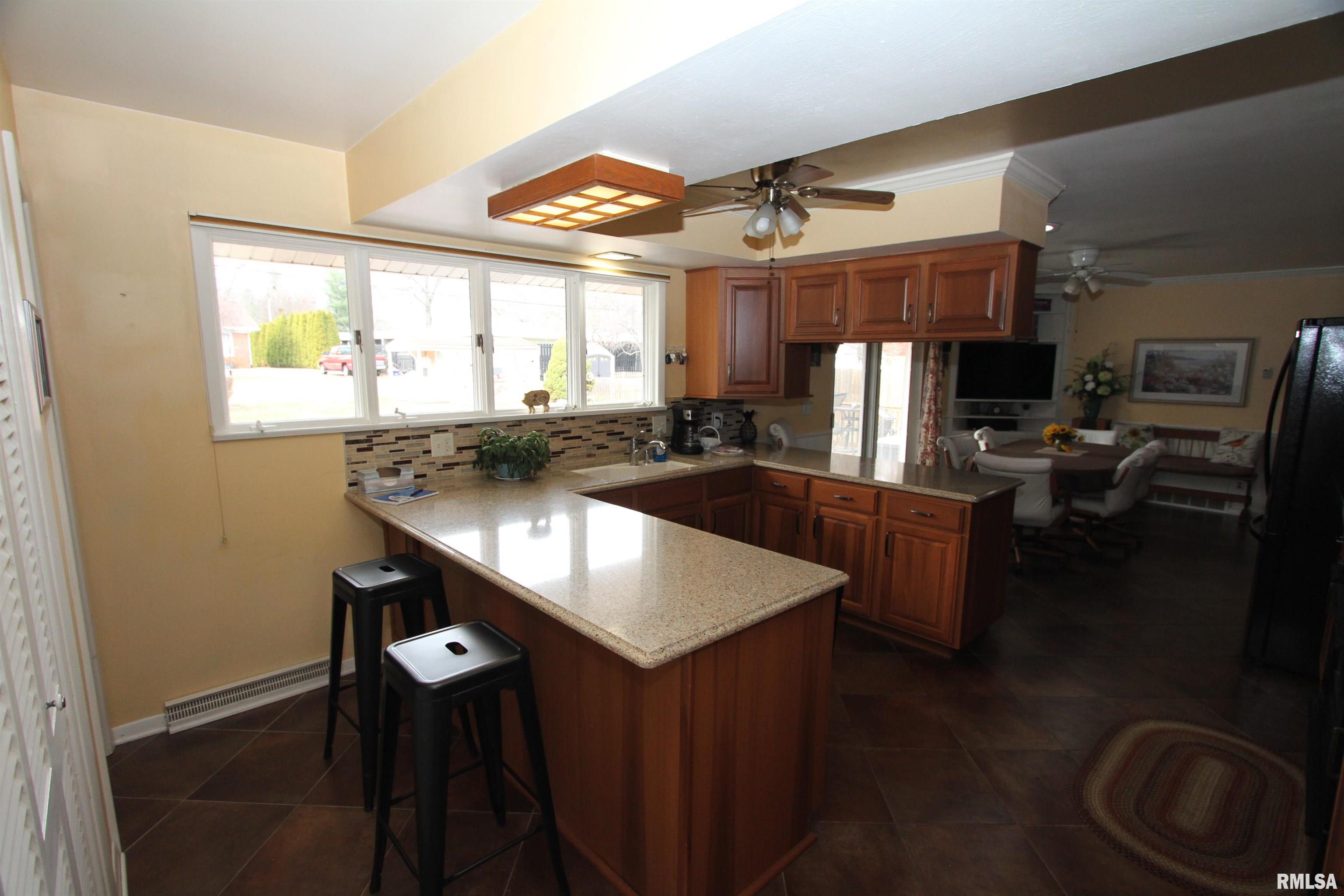 2121 South Lincoln Avenue Springfield, IL 62704 - Photo 8 of 29