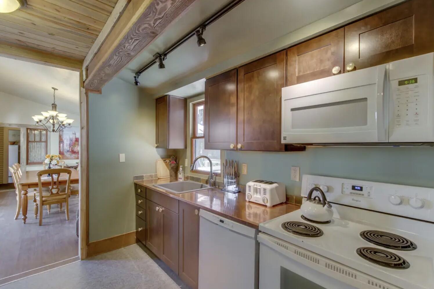 17009 Covina Road Bend, OR 97707 - Photo 12 of 38 Kitchen