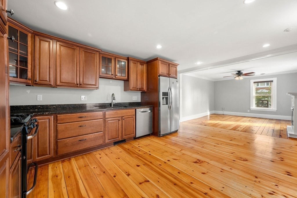 38 Rantoul Street, Unit 2 Beverly, MA 01915 - Photo 7 of 23 Gallery Image 7