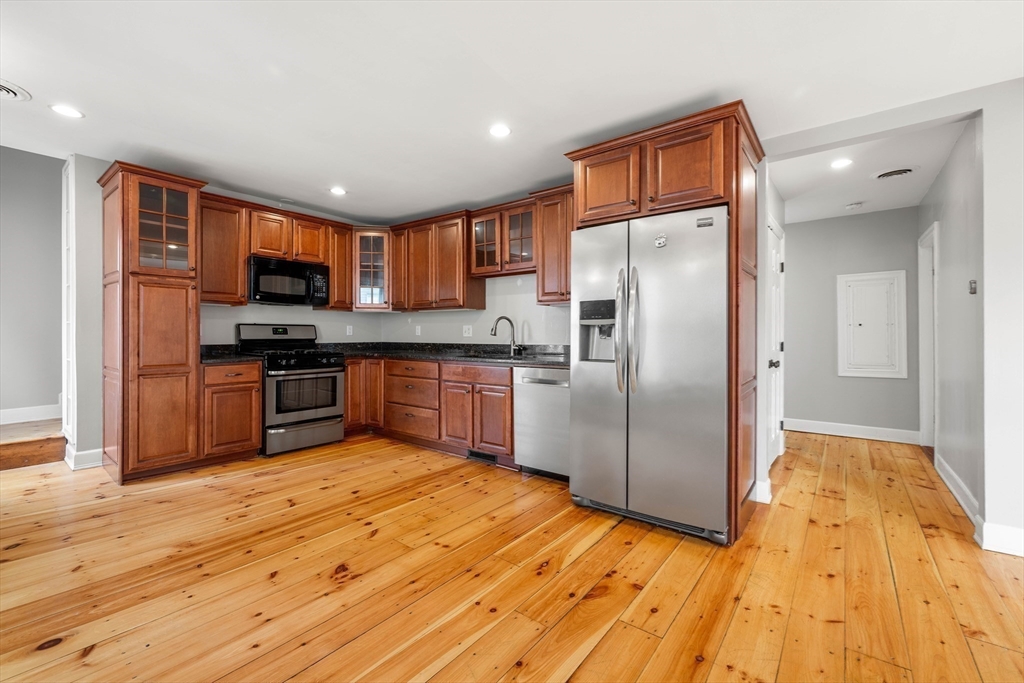 38 Rantoul Street, Unit 2 Beverly, MA 01915 - Photo 8 of 23 Gallery Image 8