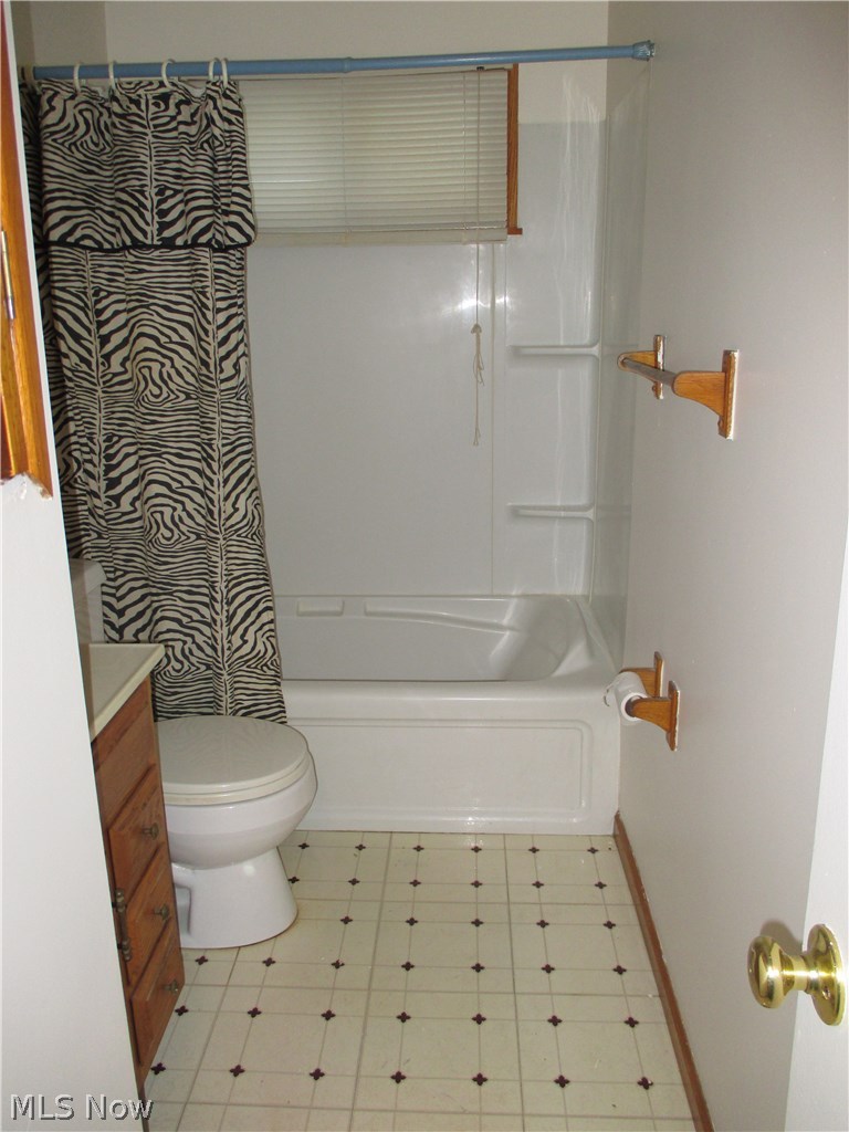 2876 Polly Road Ravenna, OH 44266 - Photo 9 of 11 Bathroom