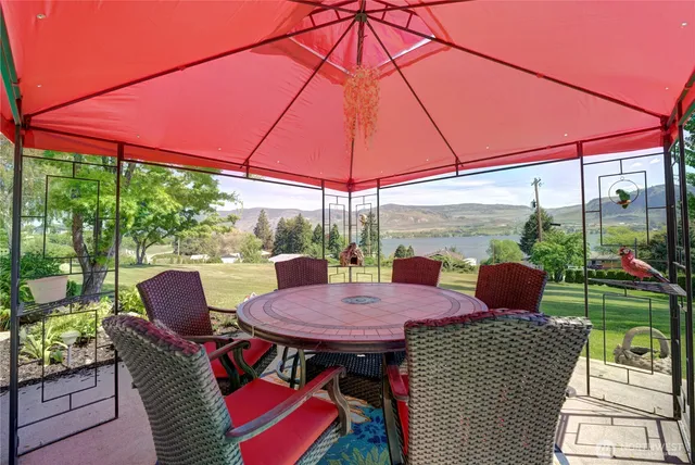 a table and chairs in the patio