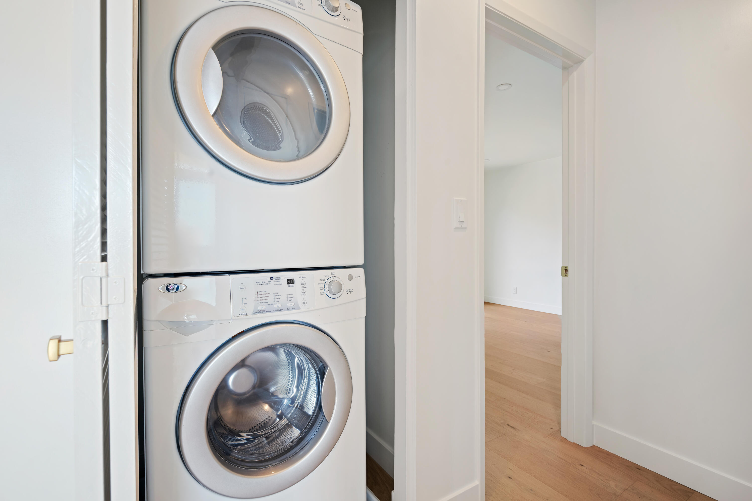 3375 Foothill Road, Unit 1132 Carpinteria, CA 93013 - Photo 22 of 27 28-Laundry