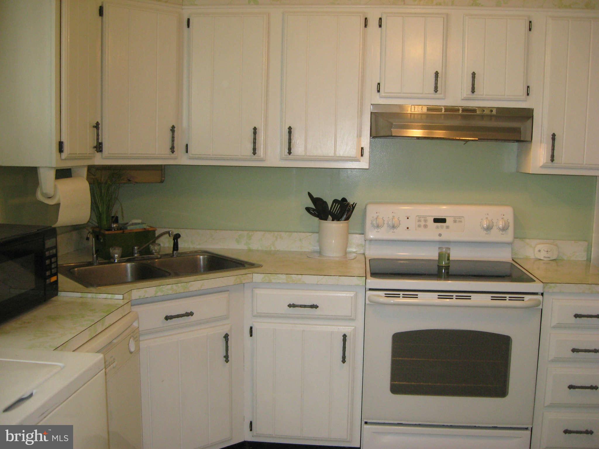 1992 Poplar Ridge Road Pasadena, MD 21122 - Photo 6 of 29 Kitchen