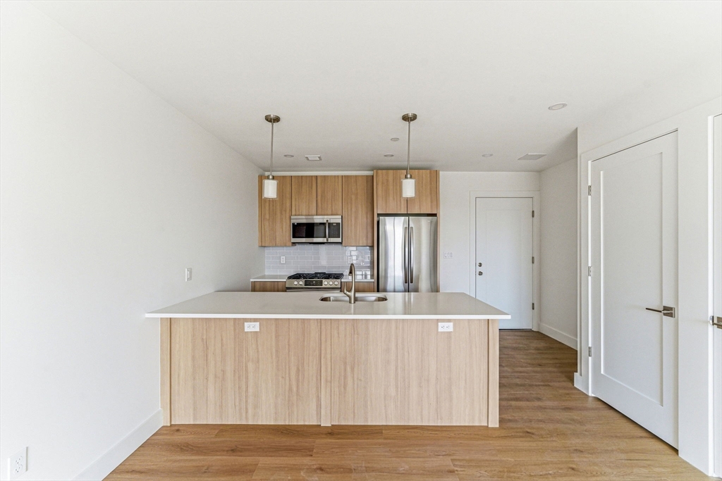 1035 Commonwealth Avenue, Unit 201 Boston, MA 02215 - Photo 4 of 23