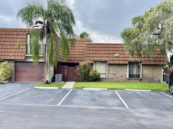 $3,100 | 11894 Southwest 12th Place, Unit 11894, Davie, FL 33325