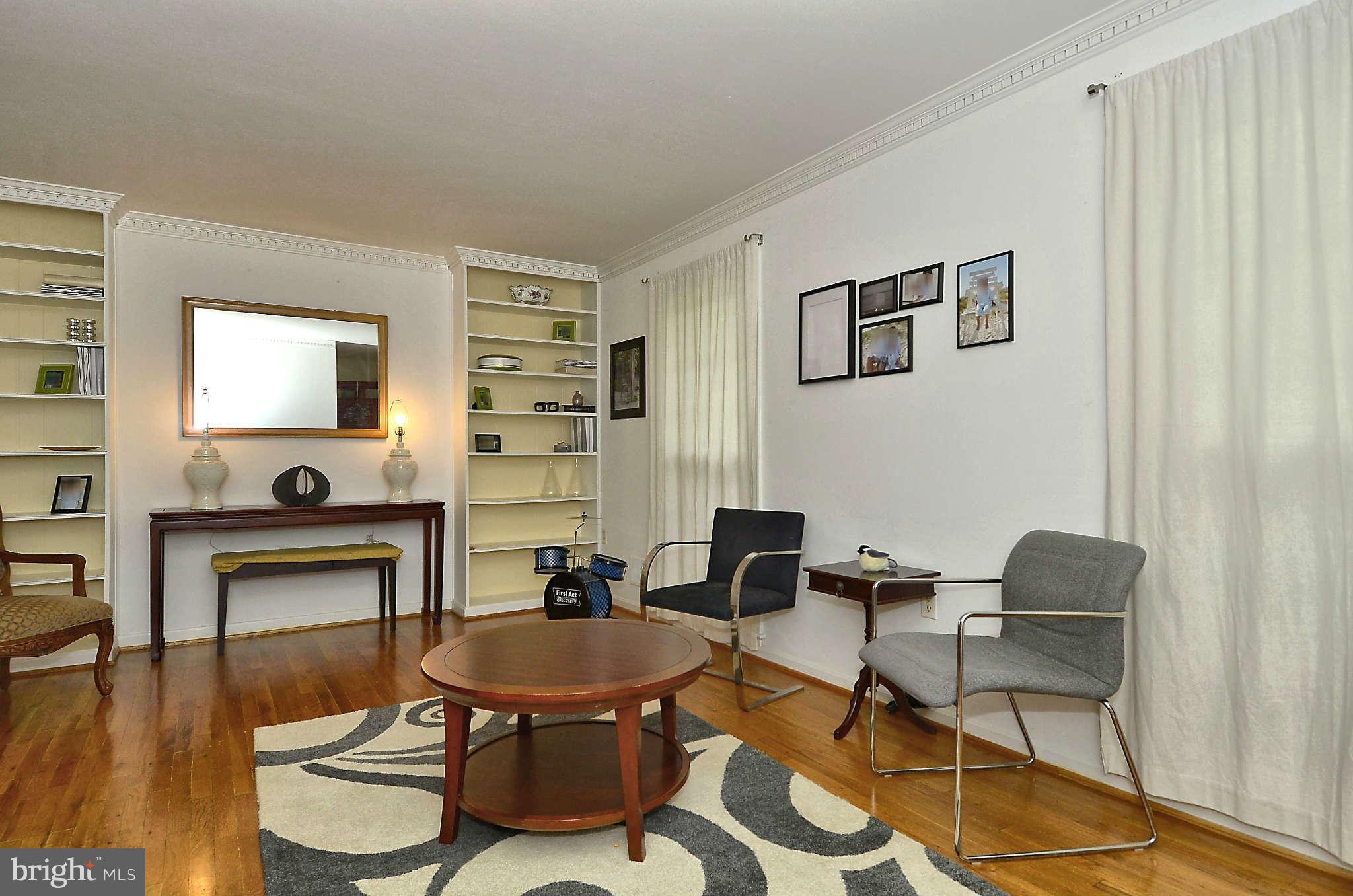 1320 Winding Waye Lane Silver Spring, MD 20902 - Photo 5 of 30 Living Room