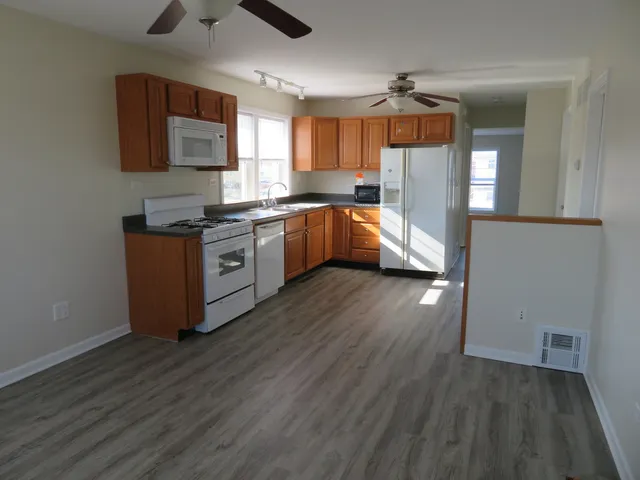 $1,475 | 118 North 12th Avenue, Unit 2, Melrose Park, IL 60160