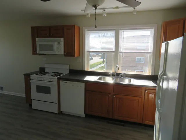 $1,475 | 118 North 12th Avenue, Unit 2, Melrose Park, IL 60160