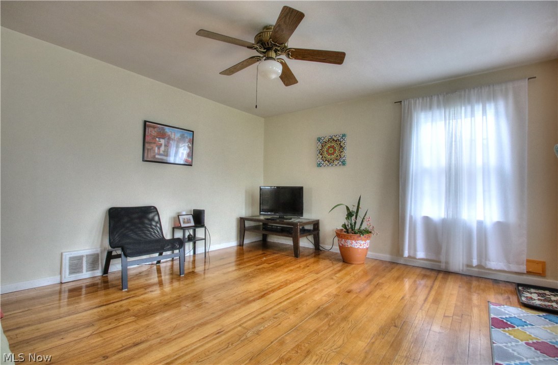 5135 Bridgewater Road Cleveland, OH 44124 - Photo 5 of 24