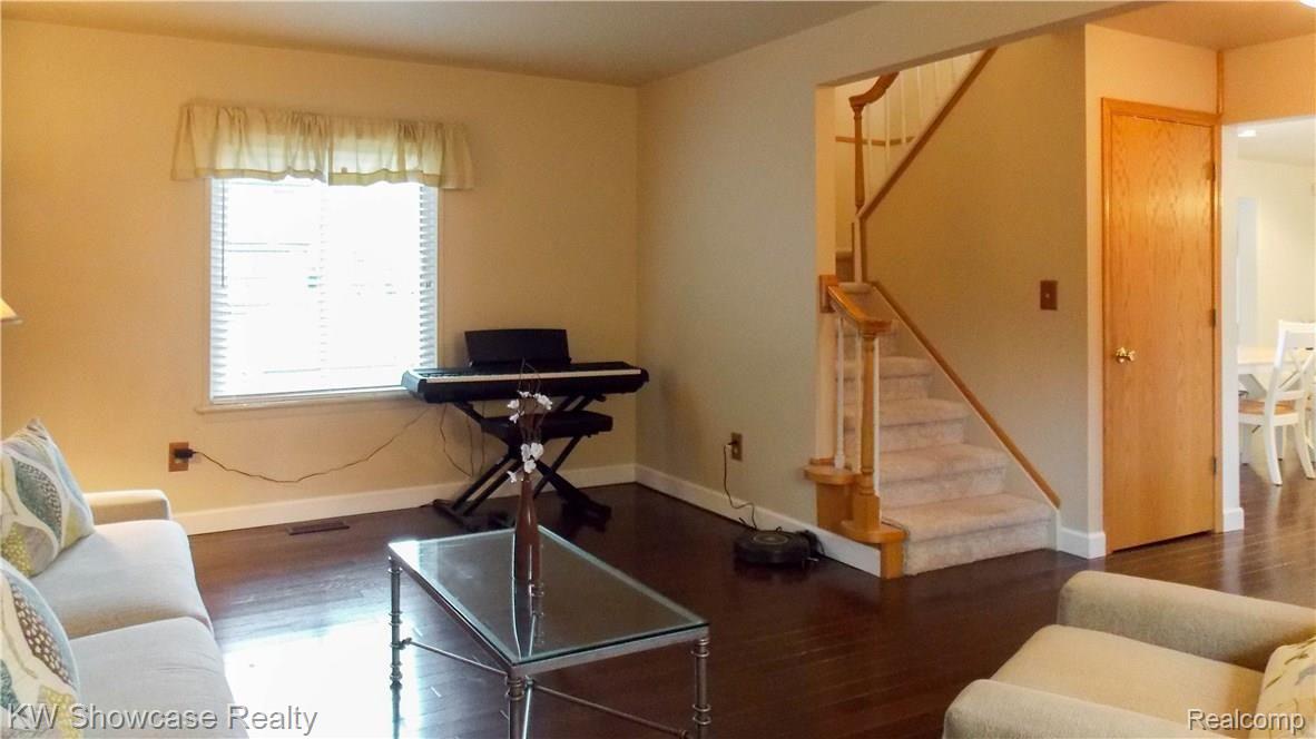 40327 Oak Tree Novi, MI 48375 - Photo 11 of 19 DSCN4512.jpg