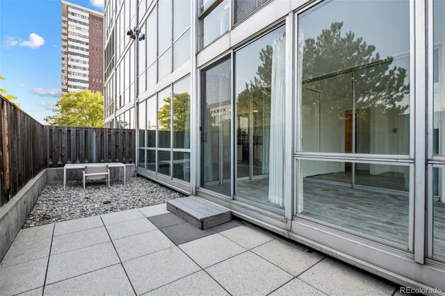 a view of backyard with a large tree and wooden floor