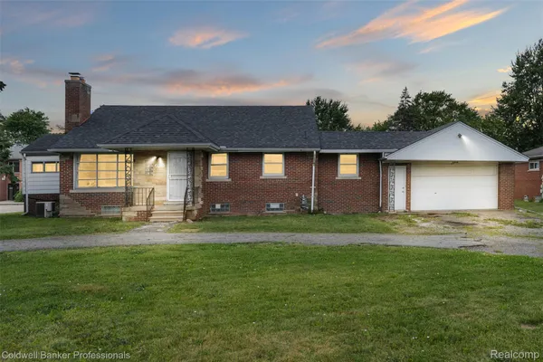 $199,000 | 29715 Utica Road, Roseville, MI 48066