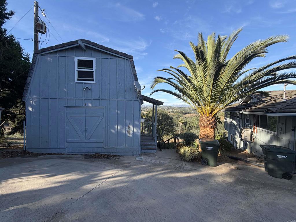 435 Rancho Camino Fallbrook, CA 92028 - Photo 4 of 6 a view of a house with a parking space
