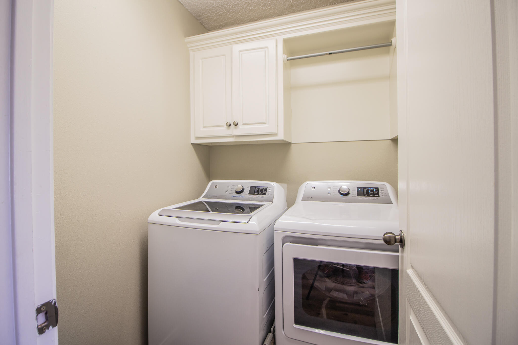 6504 91st Street Lubbock, TX 79424 - Photo 18 of 23 a utility room with dryer and washer