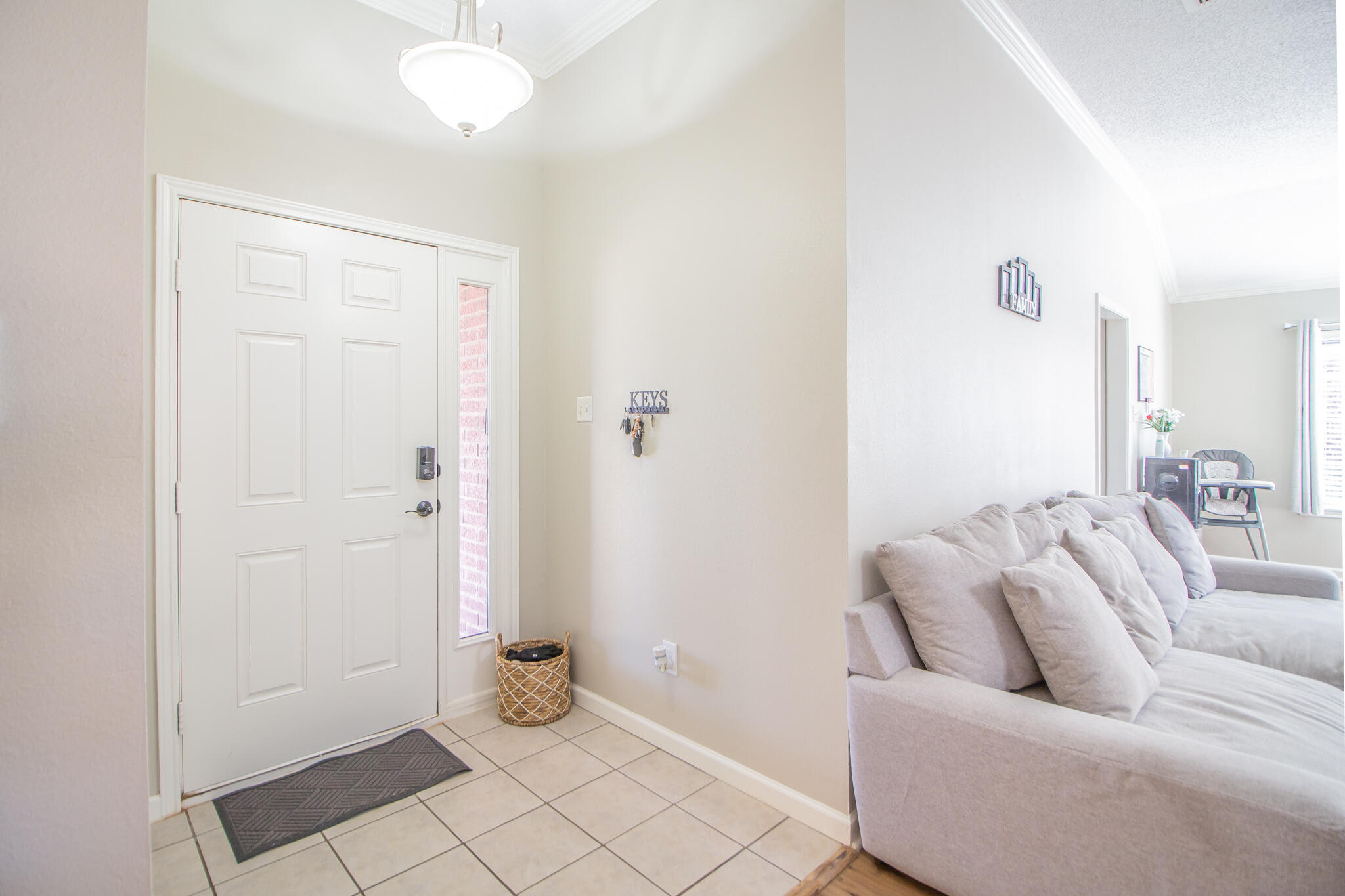 6504 91st Street Lubbock, TX 79424 - Photo 4 of 23 a living room with furniture and a table