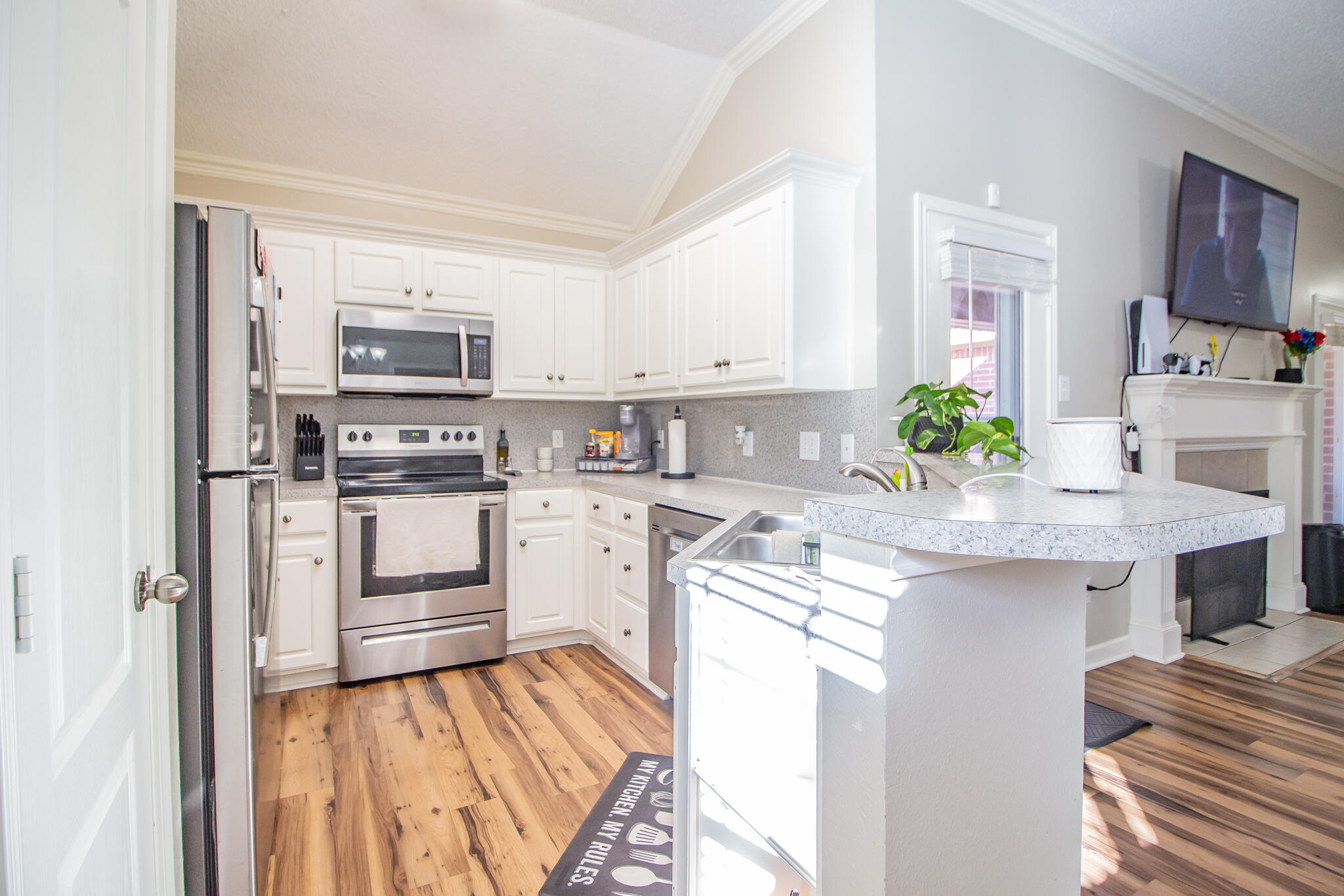 6504 91st Street Lubbock, TX 79424 - Photo 9 of 23 a kitchen with granite countertop a sink stove and refrigerator