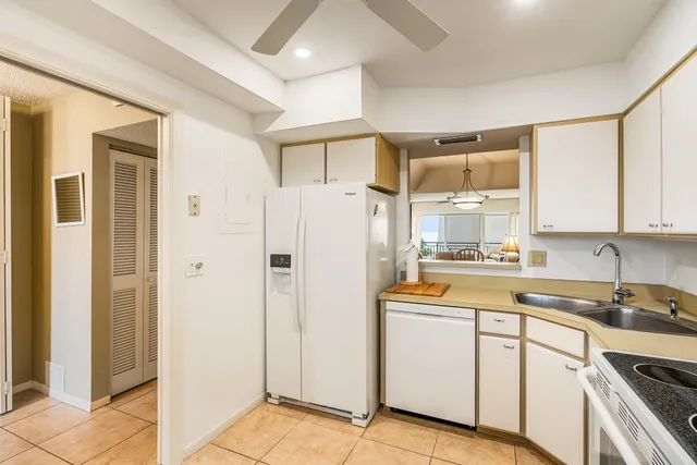 $585,000 | 3939 Ocean Drive, Unit 408, Vero Beach, FL 32963