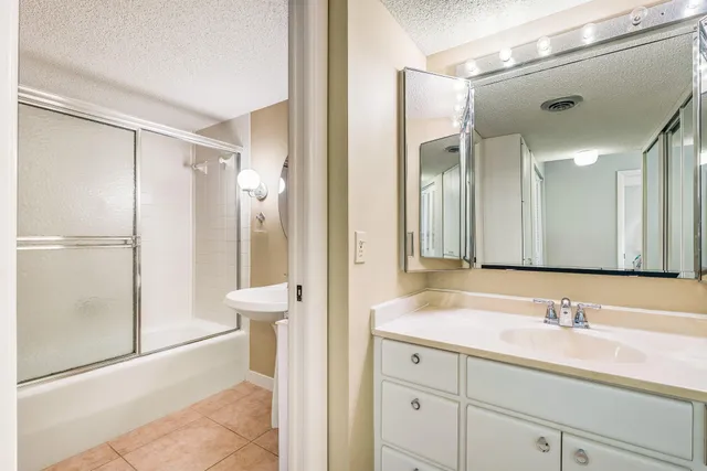 $585,000 | 3939 Ocean Drive, Unit 408, Vero Beach, FL 32963