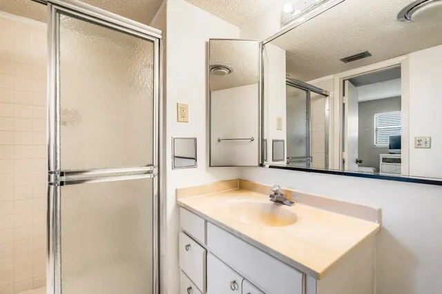 $585,000 | 3939 Ocean Drive, Unit 408, Vero Beach, FL 32963