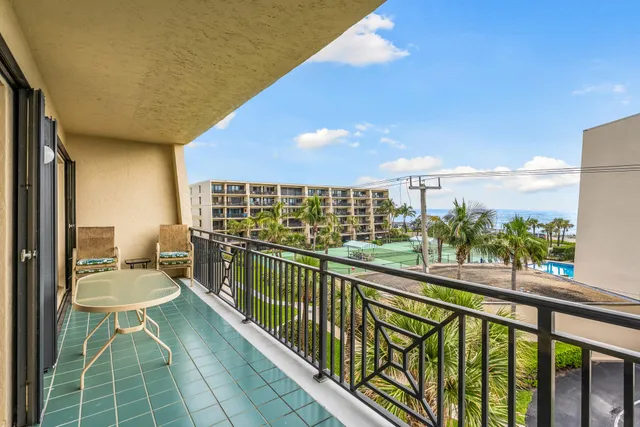 $585,000 | 3939 Ocean Drive, Unit 408, Vero Beach, FL 32963