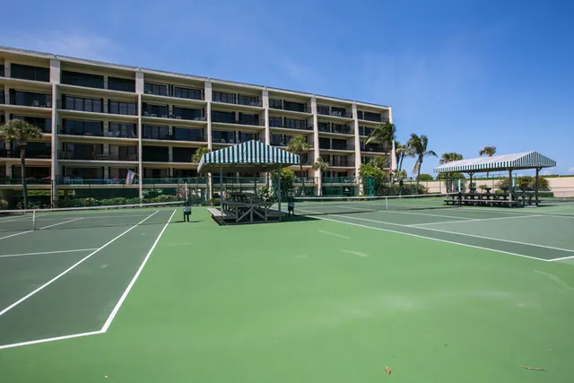 $585,000 | 3939 Ocean Drive, Unit 408, Vero Beach, FL 32963