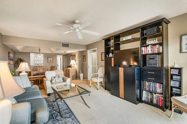 $585,000 | 3939 Ocean Drive, Unit 408, Vero Beach, FL 32963