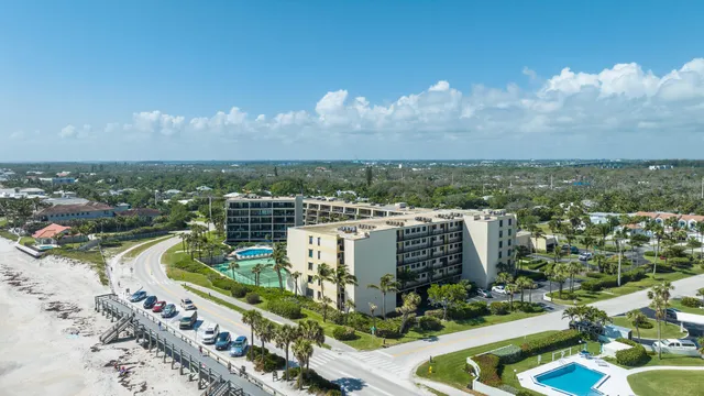 $585,000 | 3939 Ocean Drive, Unit 408, Vero Beach, FL 32963