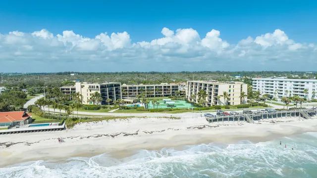 $585,000 | 3939 Ocean Drive, Unit 408, Vero Beach, FL 32963