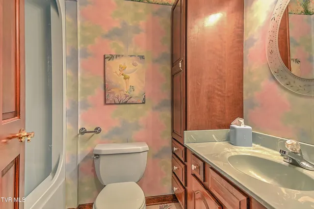 $680,000 | 5639 Mountain Road, Cedar Bluff, VA 24609