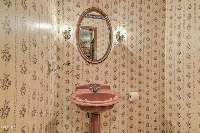 $680,000 | 5639 Mountain Road, Cedar Bluff, VA 24609