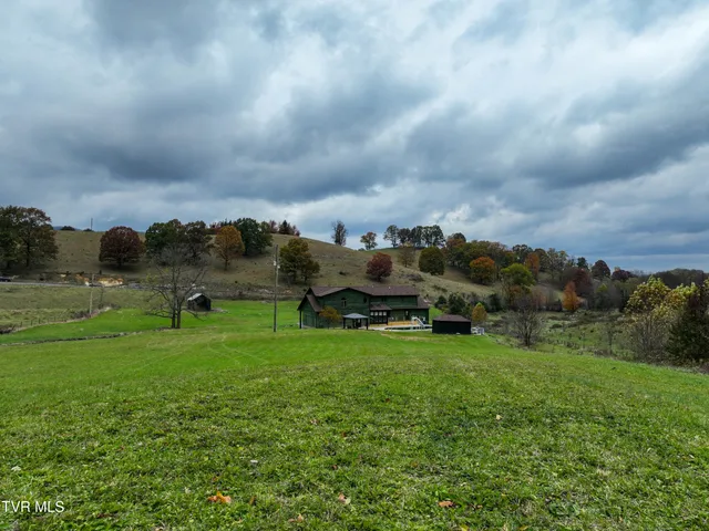 $680,000 | 5639 Mountain Road, Cedar Bluff, VA 24609