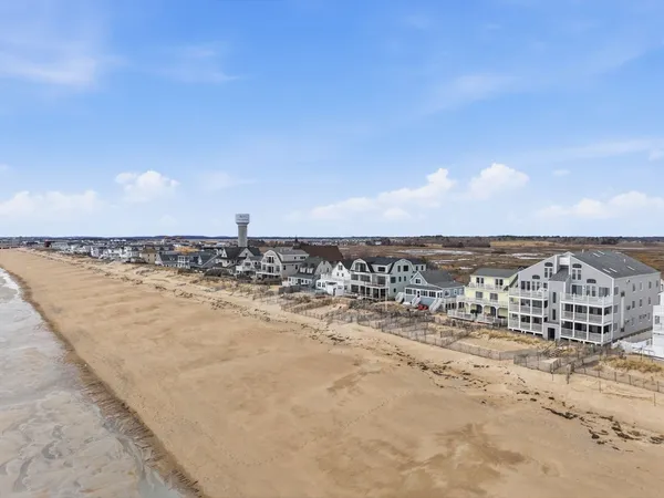 $700,000 | 178 North End Boulevard, Unit F, Salisbury, MA 01952