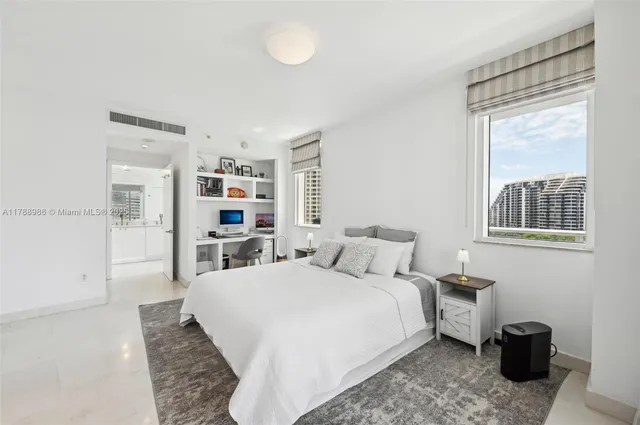 $1,215,000 | 901 Brickell Key Boulevard, Unit 1009, Miami, FL 33131